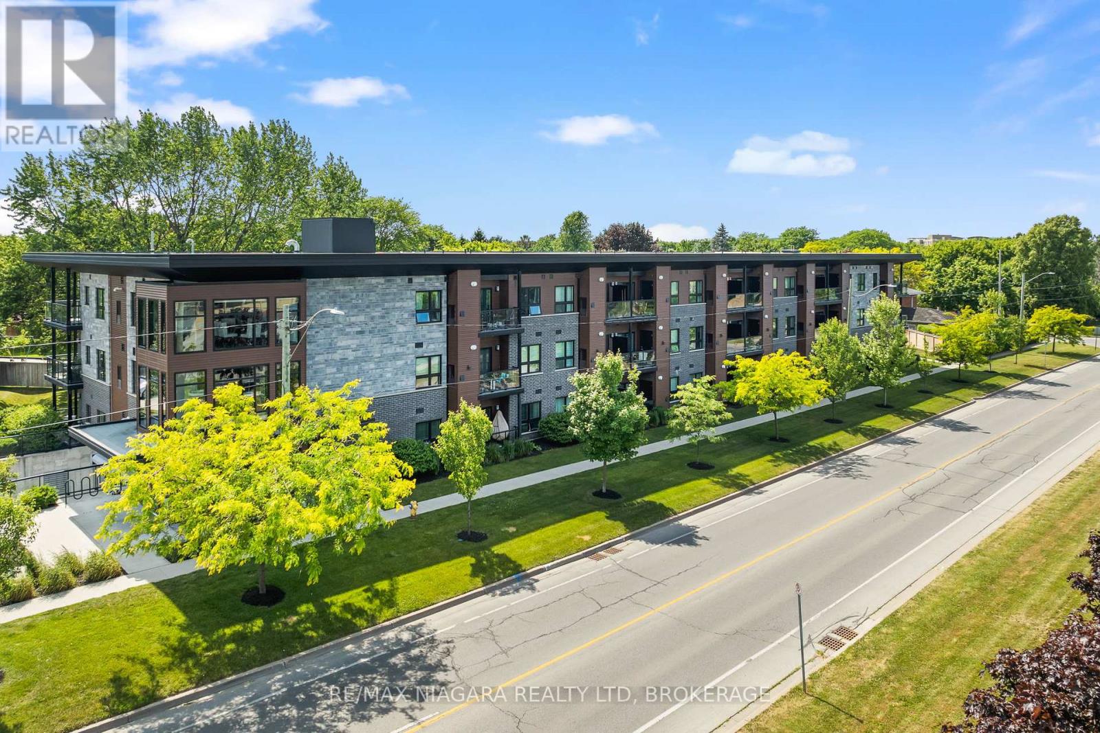 203 - 212 Lakeport Road, St. Catharines, Ontario  L2N 4R5 - Photo 1 - X13750680