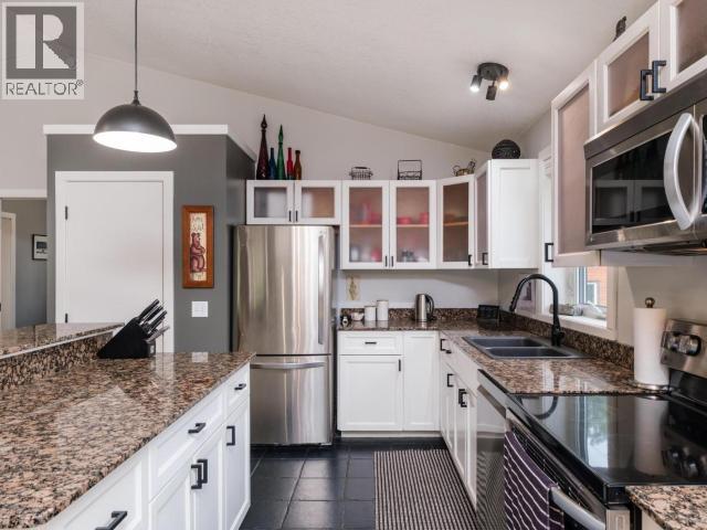 25 BLAKER PLACE photo 10