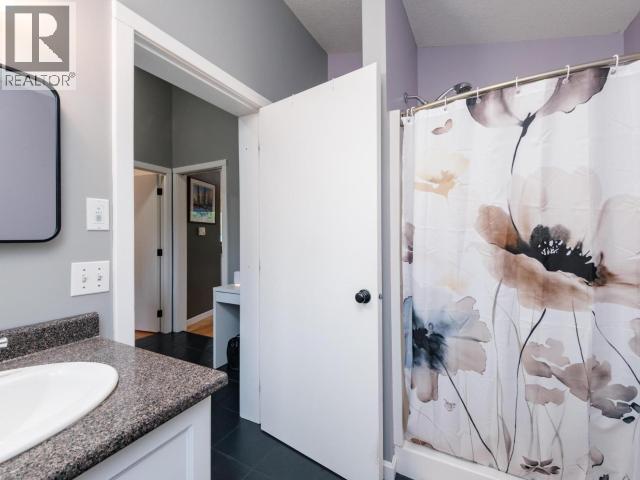 25 BLAKER PLACE photo 14