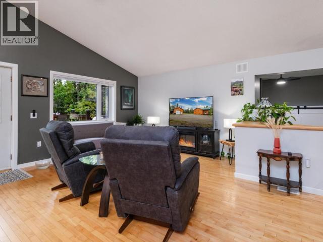 25 BLAKER PLACE photo 5