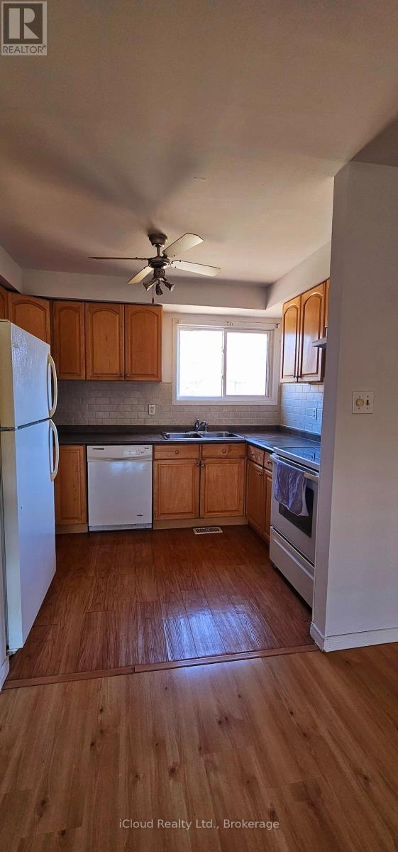 36 - 36 Dawson Crescent, Brampton, Ontario  L6V 3M5 - Photo 7 - W13750676