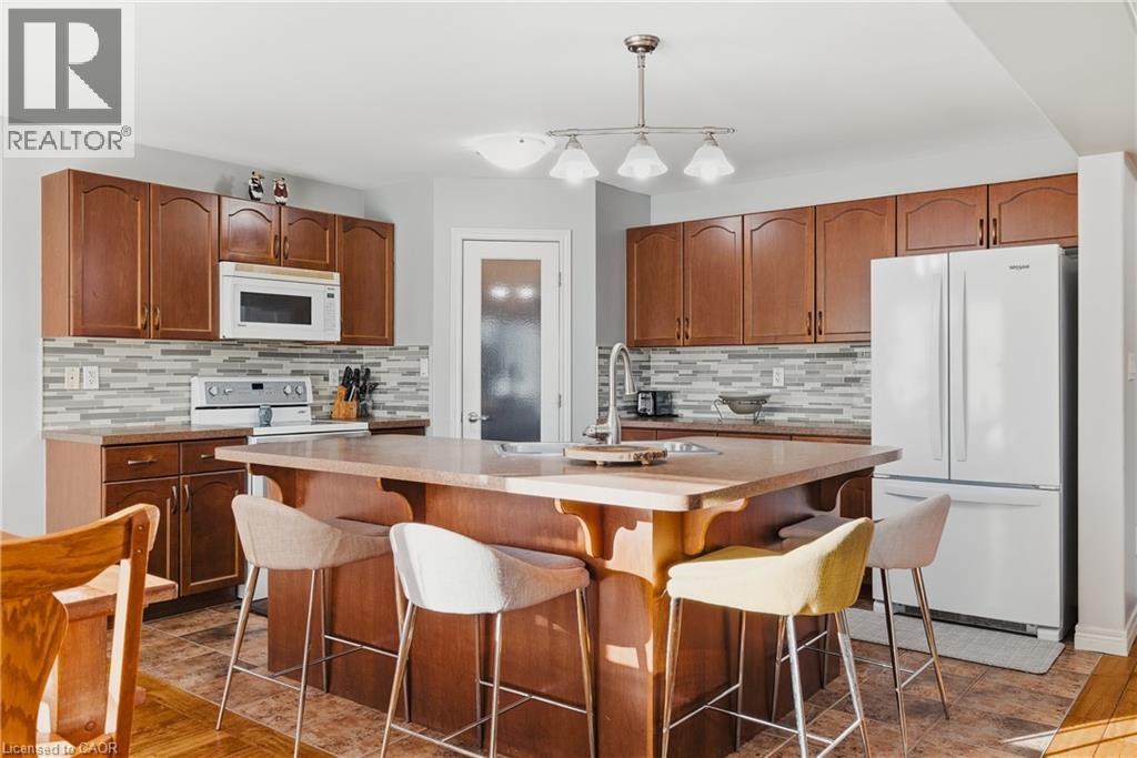 23 Doon Creek Street, Kitchener, Ontario  N2R 0B4 - Photo 4 - 40802140