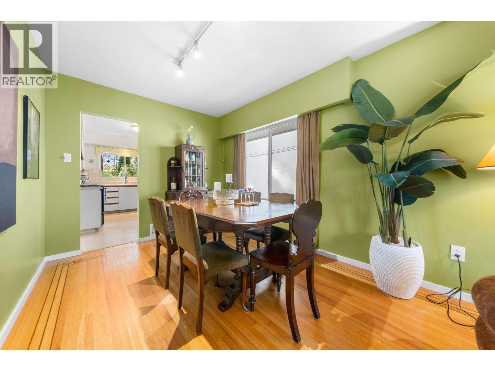2011 Bridgman Avenue, North Vancouver, British Columbia  V7P 2T7 - Photo 11 - R3161949