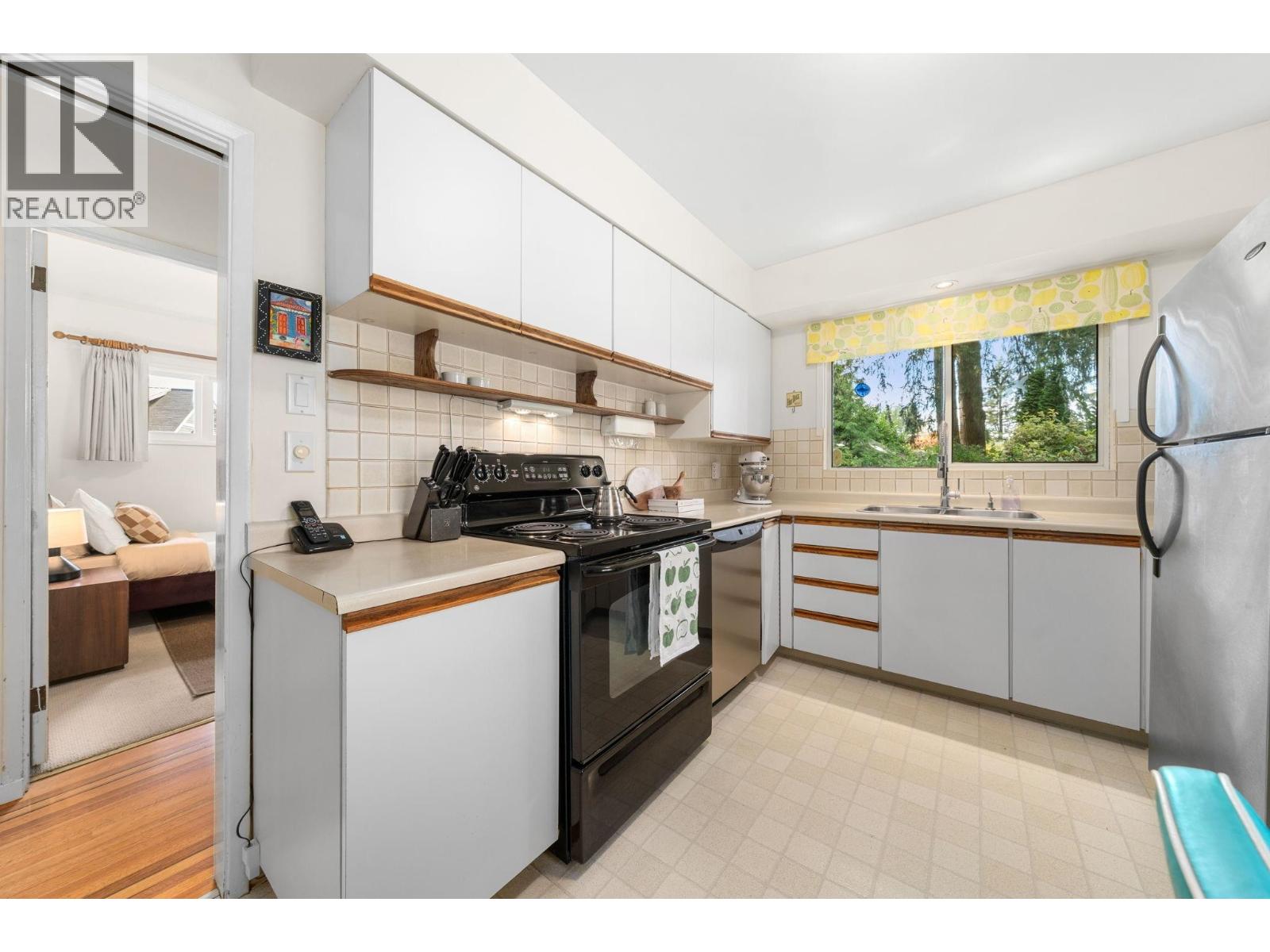 2011 Bridgman Avenue, North Vancouver, British Columbia  V7P 2T7 - Photo 15 - R3161949