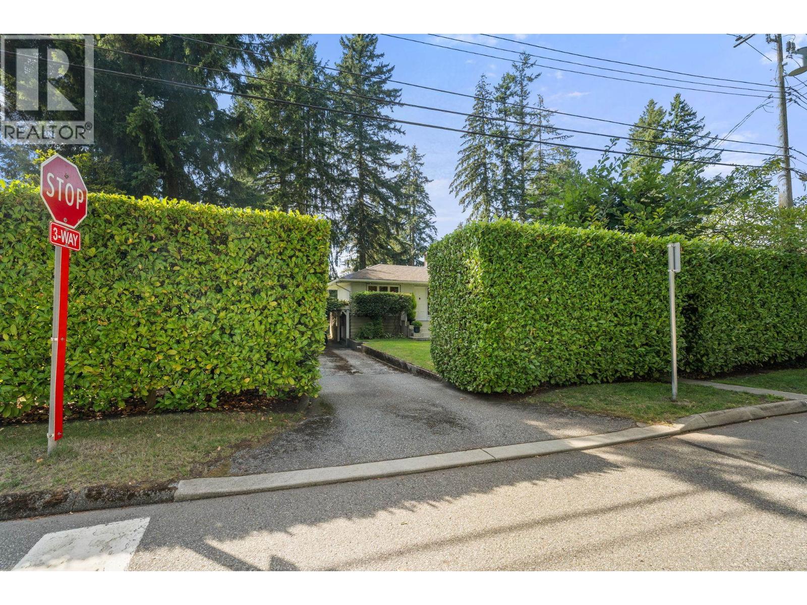 2011 Bridgman Avenue, North Vancouver, British Columbia  V7P 2T7 - Photo 36 - R3161949
