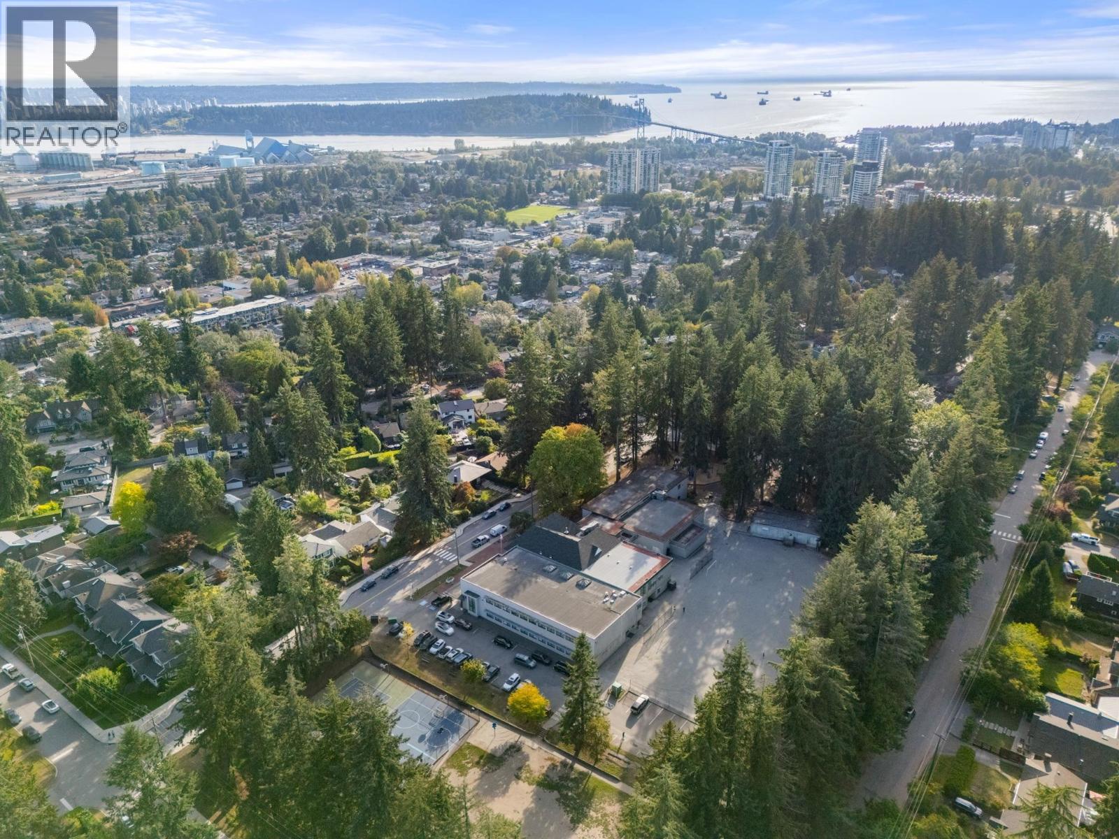 2011 Bridgman Avenue, North Vancouver, British Columbia  V7P 2T7 - Photo 39 - R3161949