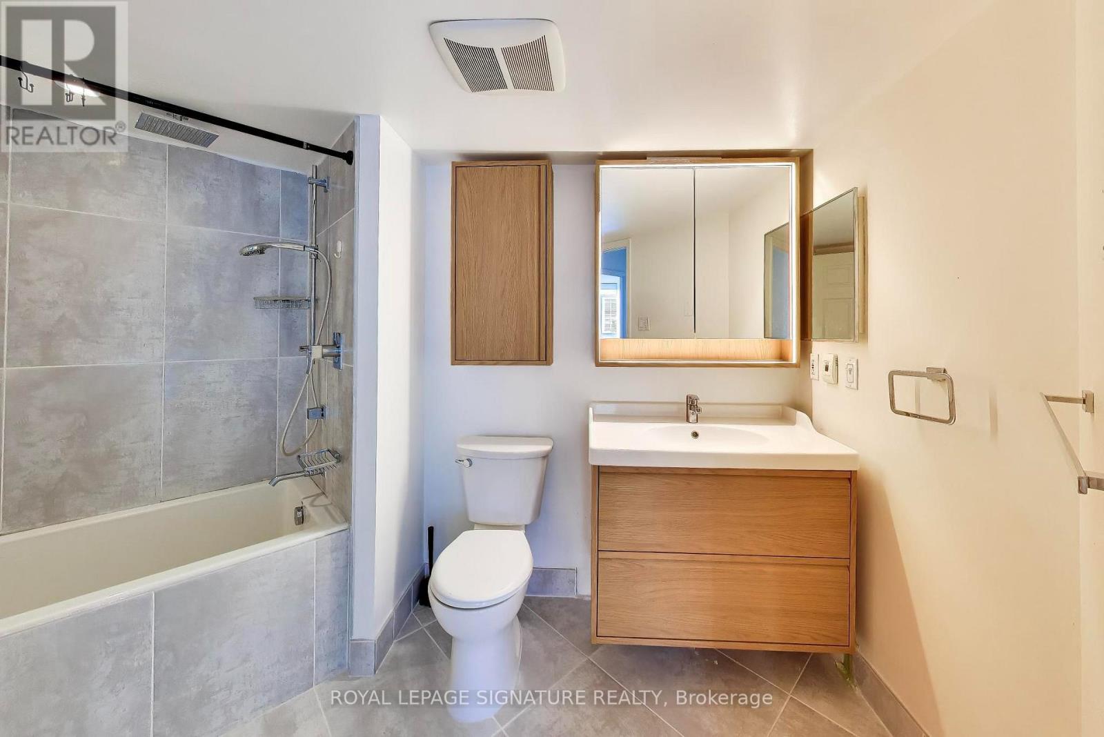 Th5 - 11 Broadway Avenue, Toronto, Ontario M4P 1T7 - Photo 14 - C13750730