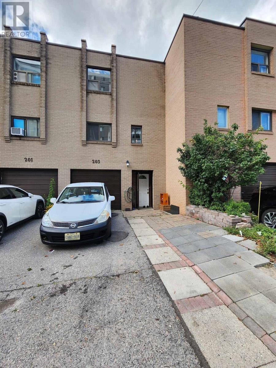 82 - 203 LOTHERTON PATHWAY, Toronto, Ontario