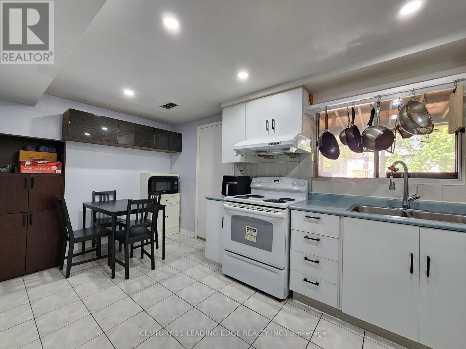 82 - 203 Lotherton Pathway, Toronto, Ontario M6B 2G6 - Photo 15 - W13750718