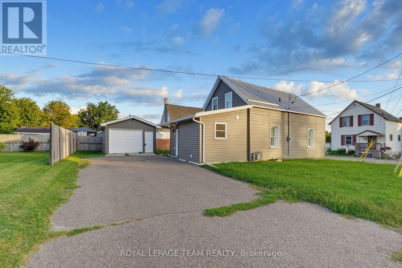 81 Bank Street S, Renfrew, Ontario  K7V 2E7 - Photo 2 - X13750750