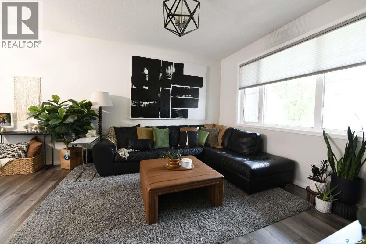 5109 E Buckingham Drive, Regina, Saskatchewan  S4V 3S3 - Photo 3 - SK047703