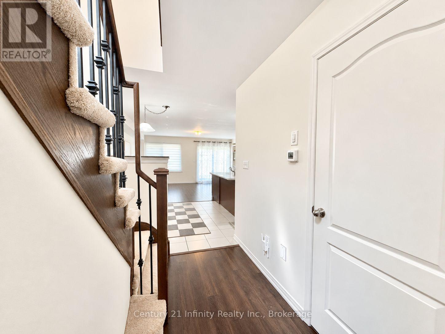2339 Dress Circle Crescent, Oshawa, Ontario  L1L 0L8 - Photo 2 - E13750776