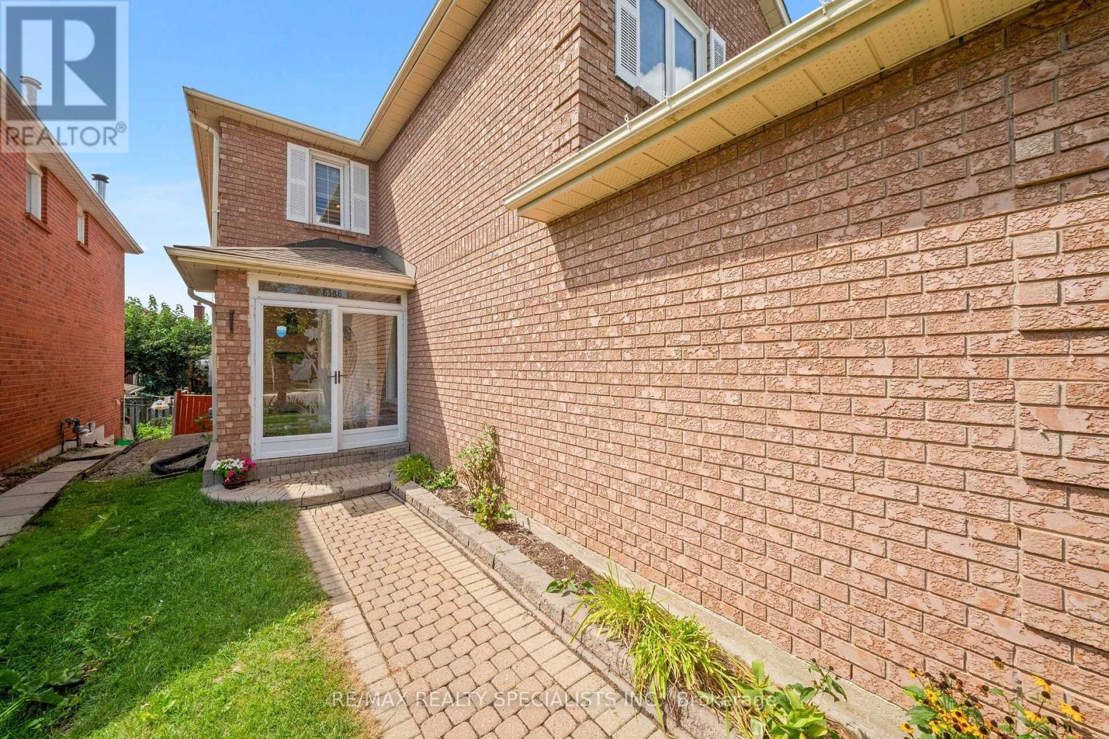 6386 Longspur Road, Mississauga, Ontario  L5N 6H1 - Photo 4 - W13750778