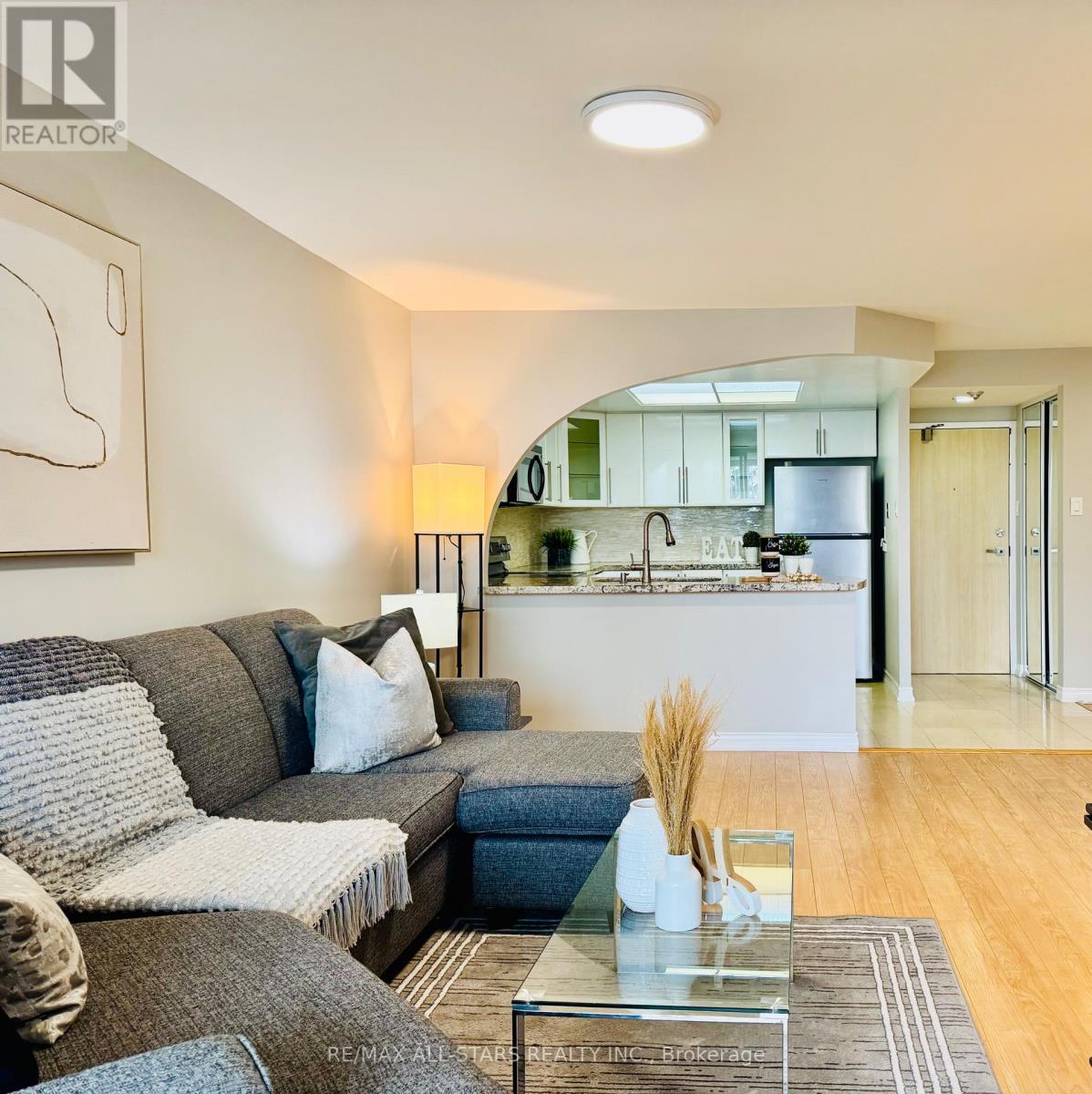402 - 7601 BATHURST STREET, Vaughan, Ontario