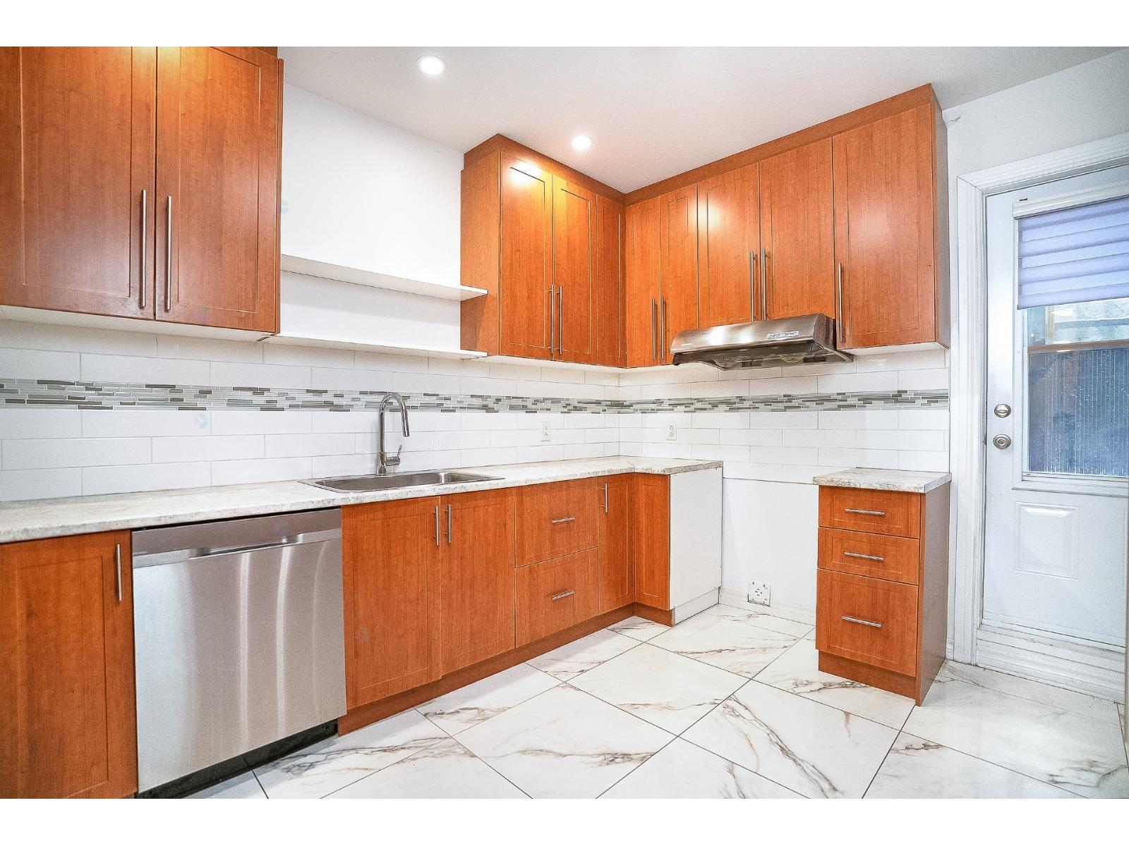 714-718 Av. Greene Montréal (Le Sud-Ouest) Quebec Canada H4C2J9 3