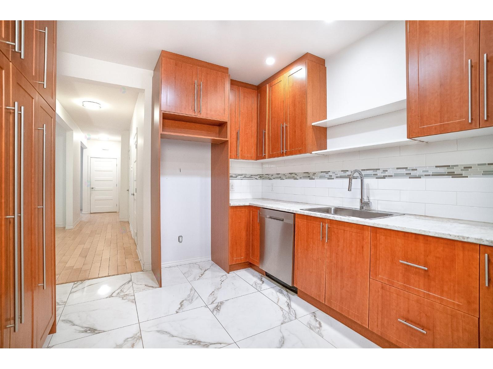 714-718 Av. Greene Montréal (Le Sud-Ouest) Quebec Canada H4C2J9 4