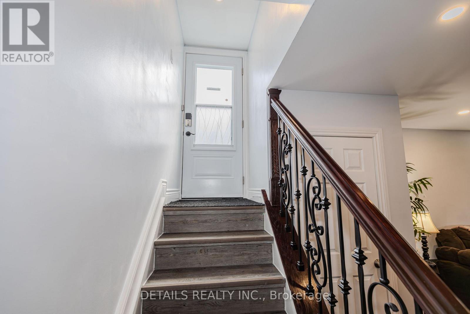 7 Kerry Crescent E, Ottawa, Ontario  K2E 5V7 - Photo 3 - X13750816