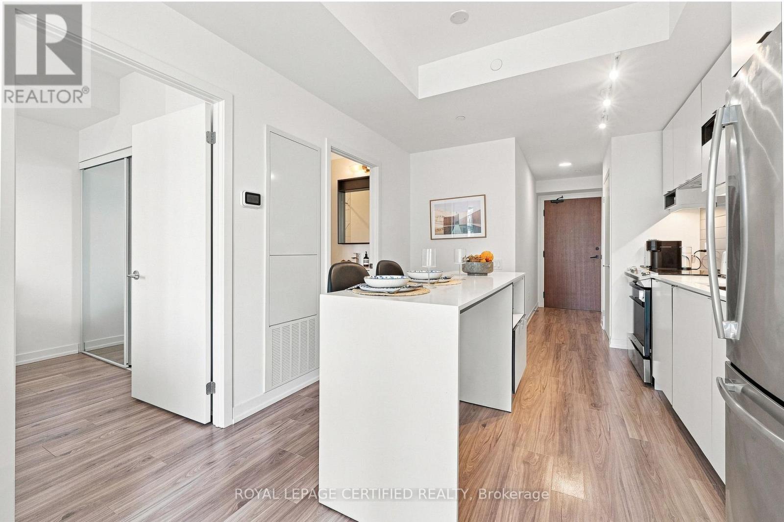 2112 - 4065 Confederation Parkway, Mississauga, Ontario  L5B 0L4 - Photo 5 - W13750826