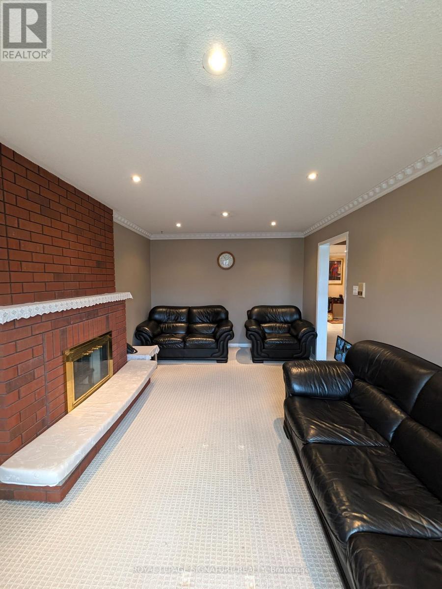 44 Bankview Circle, Toronto, Ontario M9W 6S5 - Photo 7 - W13724672