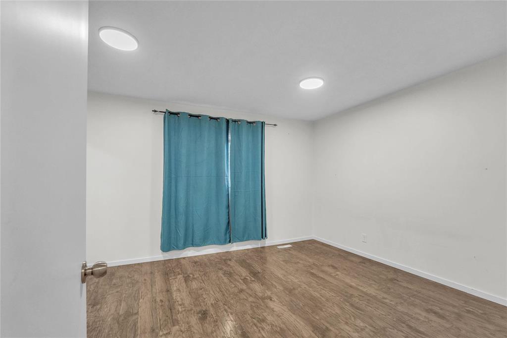 350 Murray Avenue, Winnipeg, Manitoba  R2V 4H8 - Photo 16 - 202622261