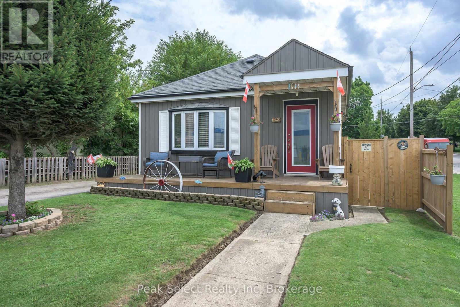 1345 Trafalgar Street, London East, Ontario  N5W 1W5 - Photo 2 - X13750852