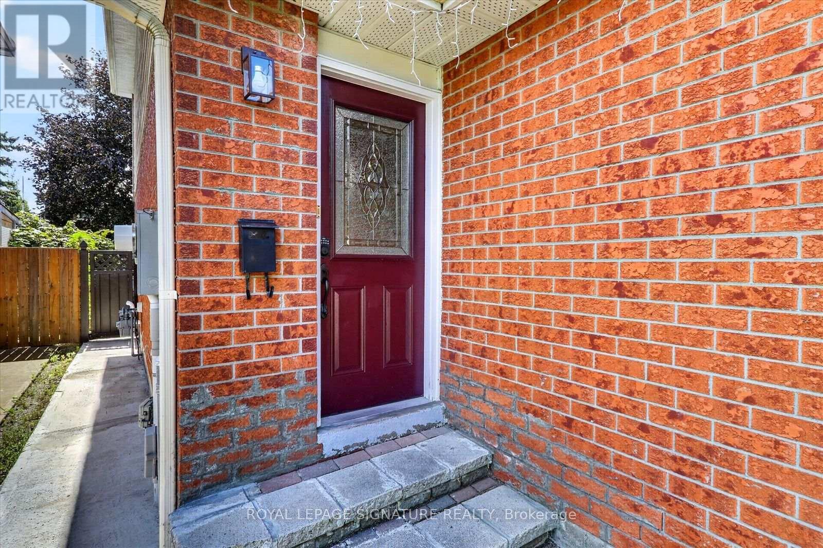 66 Martindale Crescent, Brampton, Ontario  L6X 2V1 - Photo 5 - W13749818