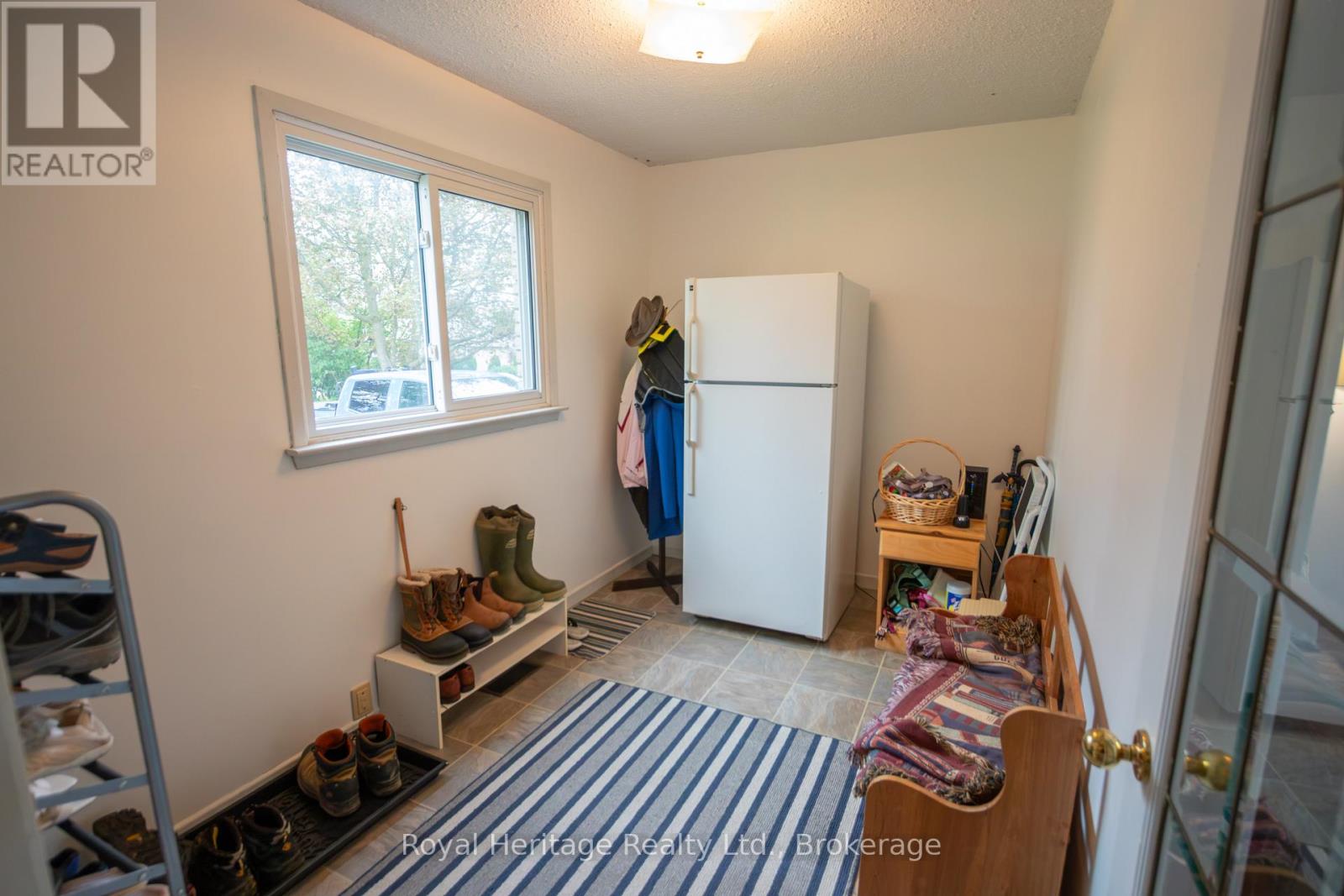 36 Riverview Road, Kawartha Lakes (Lindsay), Ontario  K9V 1B3 - Photo 6 - X13709288