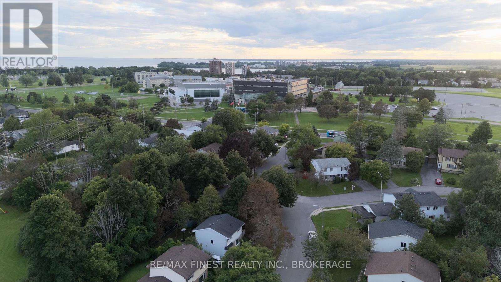 33 Calderwood Drive, Kingston, Ontario  K7M 6L5 - Photo 3 - X13696358