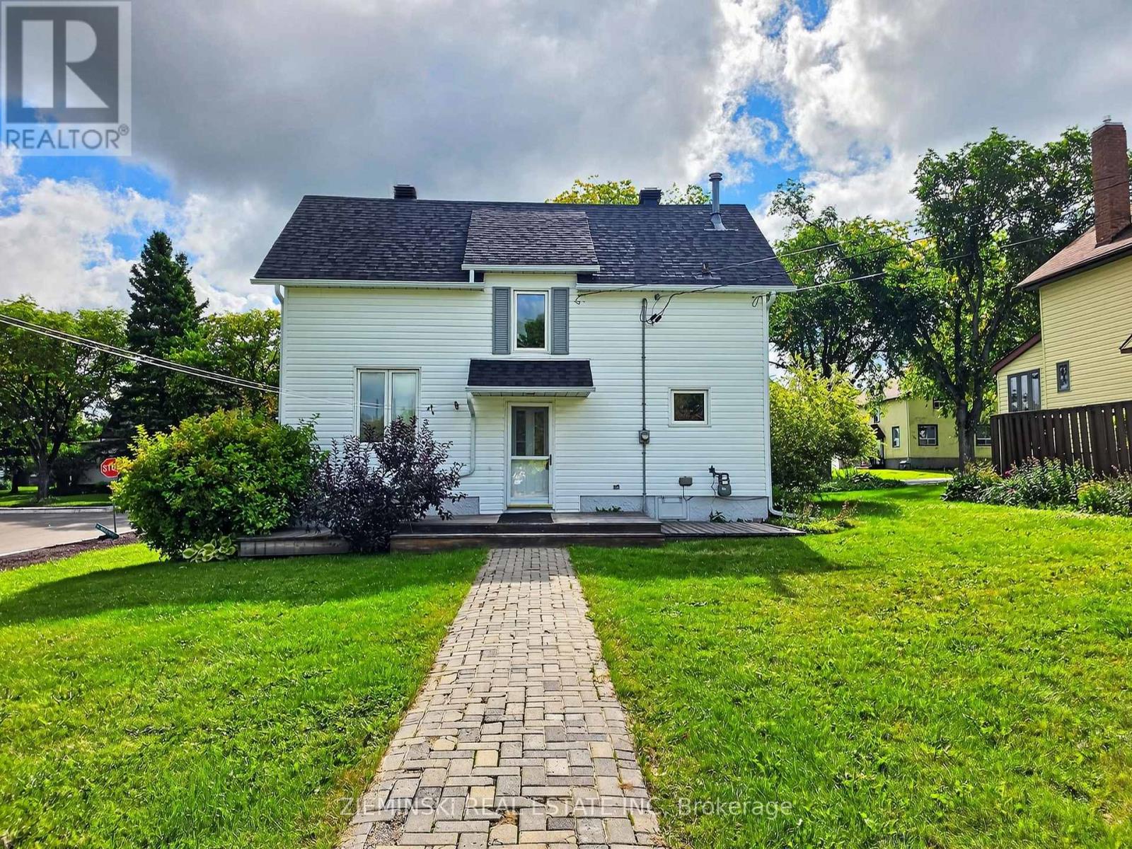 118 Buckingham Avenue, Iroquois Falls, Ontario  P0K 1E0 - Photo 3 - T13750910