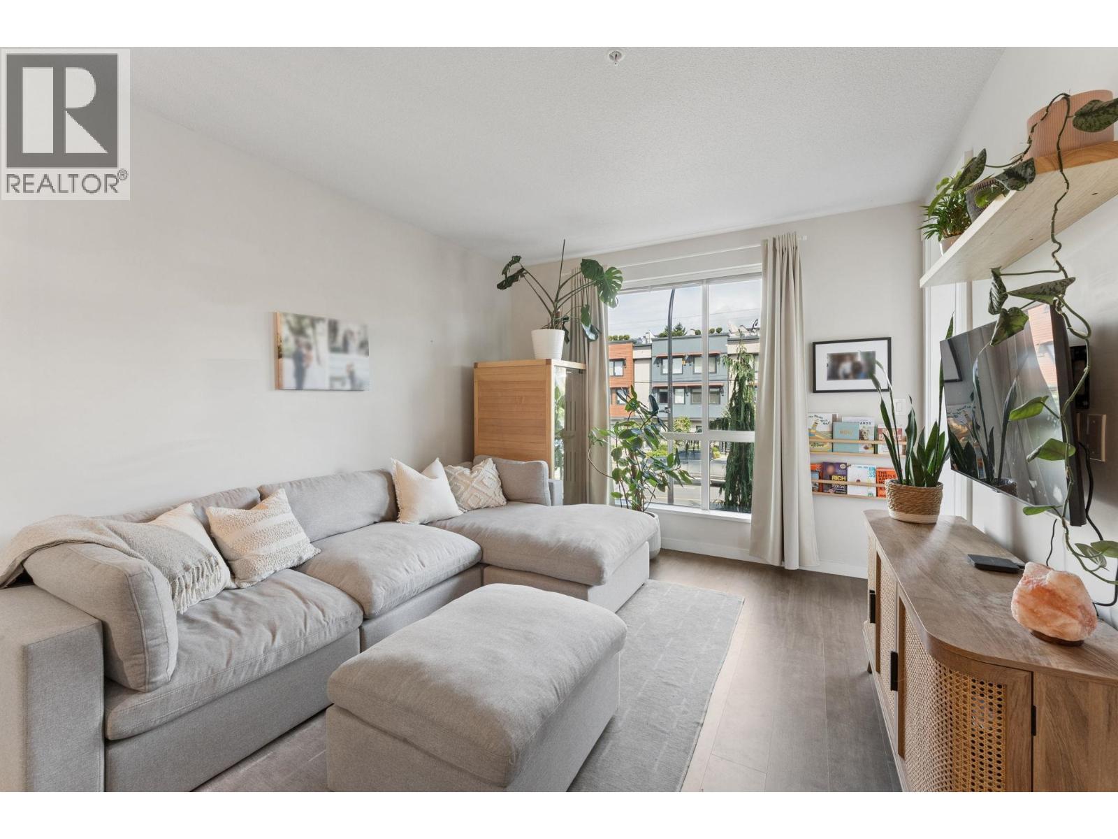 210 625 E 3RD STREET, north vancouver, British Columbia