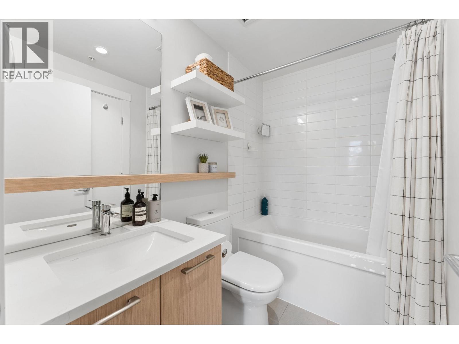 210 625 E 3rd Street, North Vancouver, British Columbia  V7L 1G6 - Photo 12 - R3161969