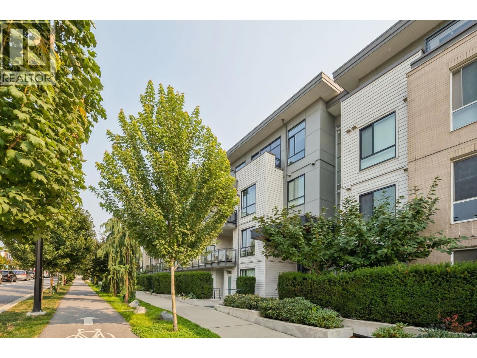 210 625 E 3rd Street, North Vancouver, British Columbia  V7L 1G6 - Photo 3 - R3161969