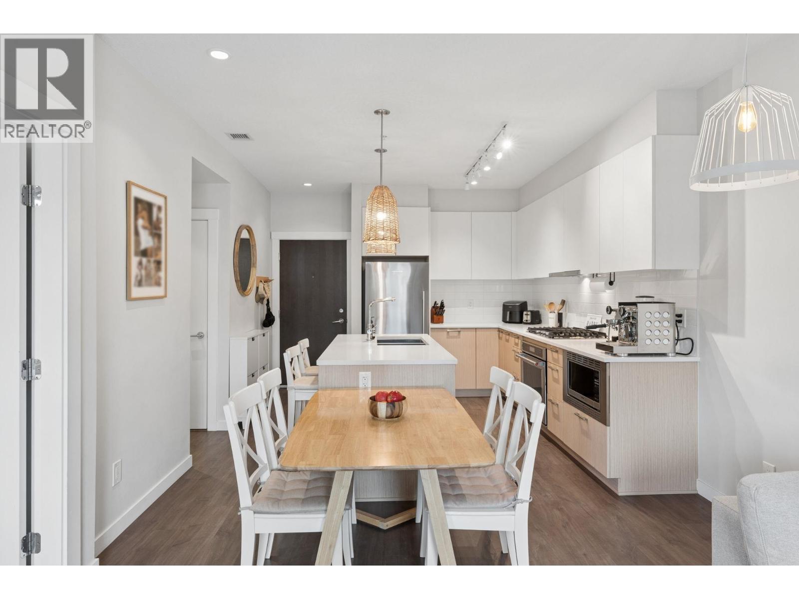 210 625 E 3rd Street, North Vancouver, British Columbia  V7L 1G6 - Photo 4 - R3161969