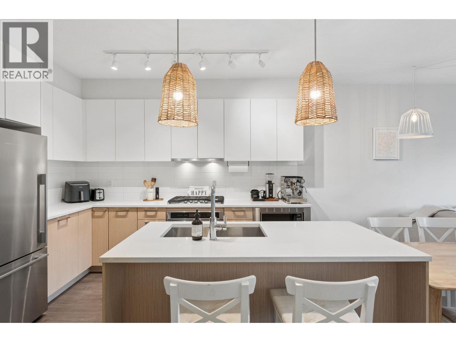 210 625 E 3rd Street, North Vancouver, British Columbia  V7L 1G6 - Photo 6 - R3161969