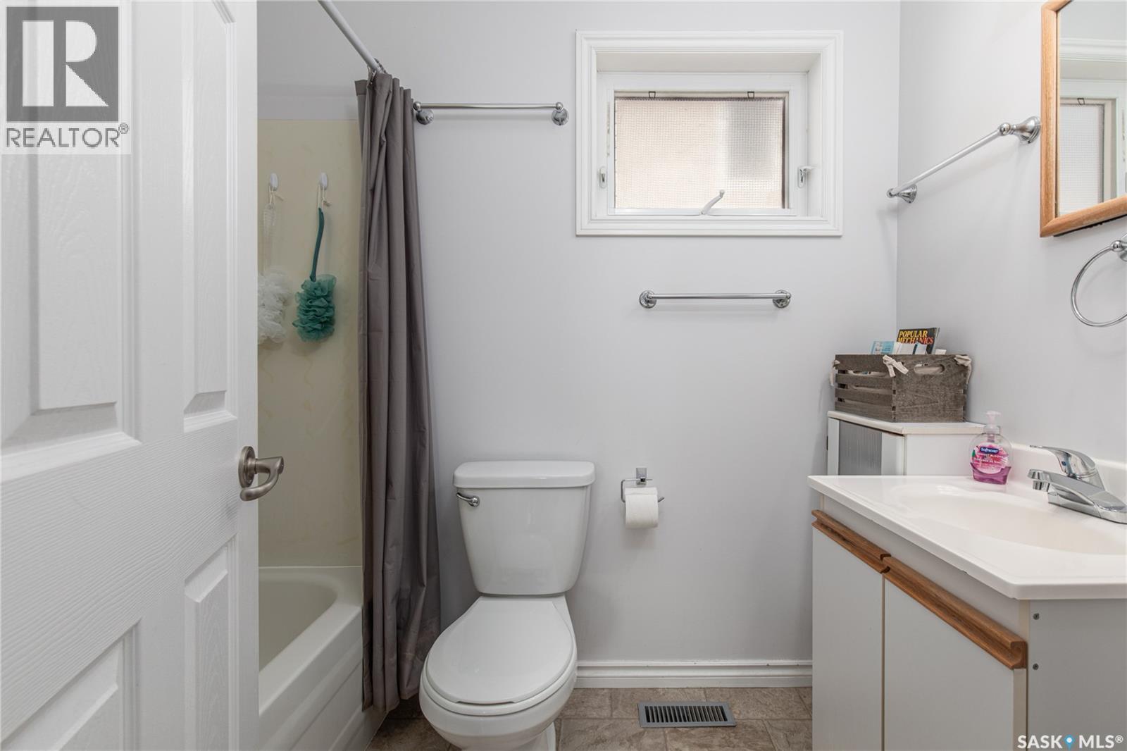 1002 Wolfe Avenue, Moose Jaw, Saskatchewan  S6H 1J7 - Photo 19 - SK047665