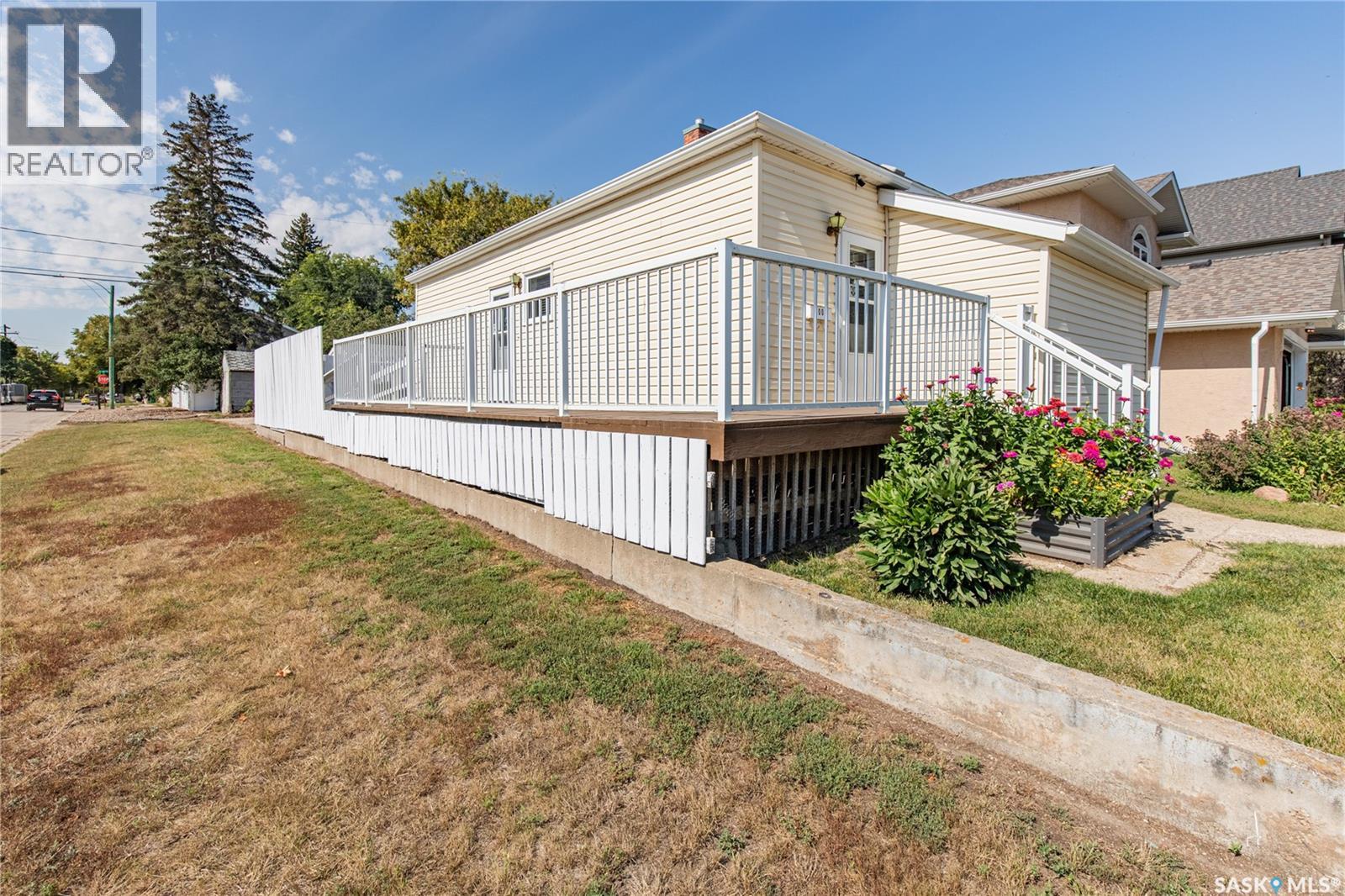 1002 Wolfe Avenue, Moose Jaw, Saskatchewan  S6H 1J7 - Photo 3 - SK047665