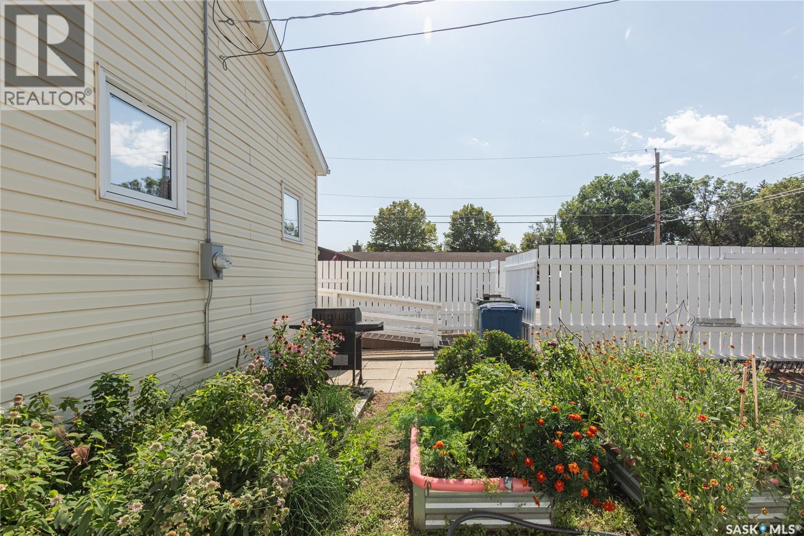 1002 Wolfe Avenue, Moose Jaw, Saskatchewan  S6H 1J7 - Photo 36 - SK047665