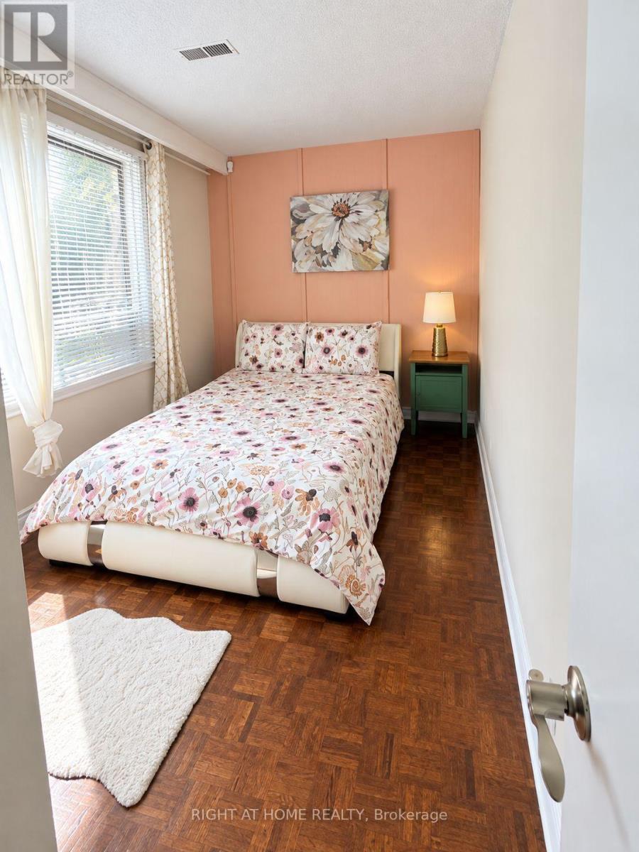 7 The Links Road, Toronto, Ontario  M2P 1T4 - Photo 12 - C13750924