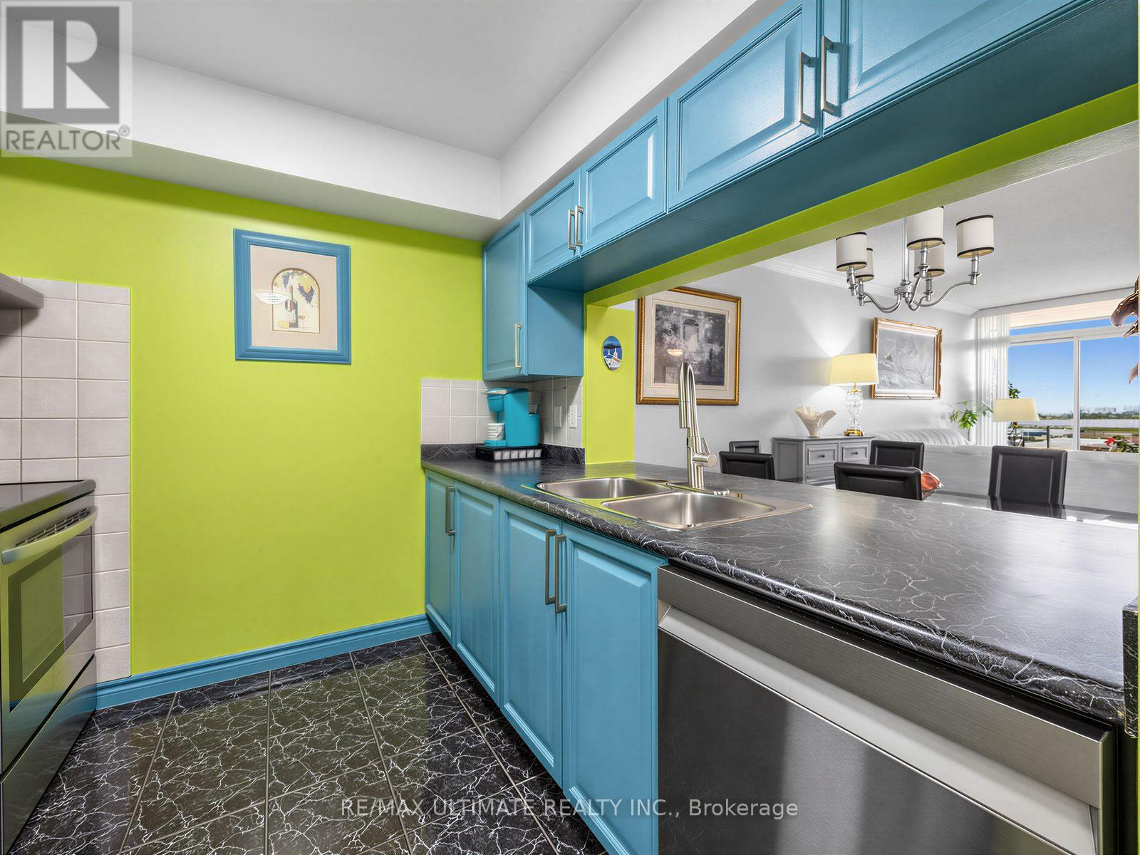 1229 - 18 Mondeo Drive, Toronto, Ontario  M1P 5C8 - Photo 4 - E13750954