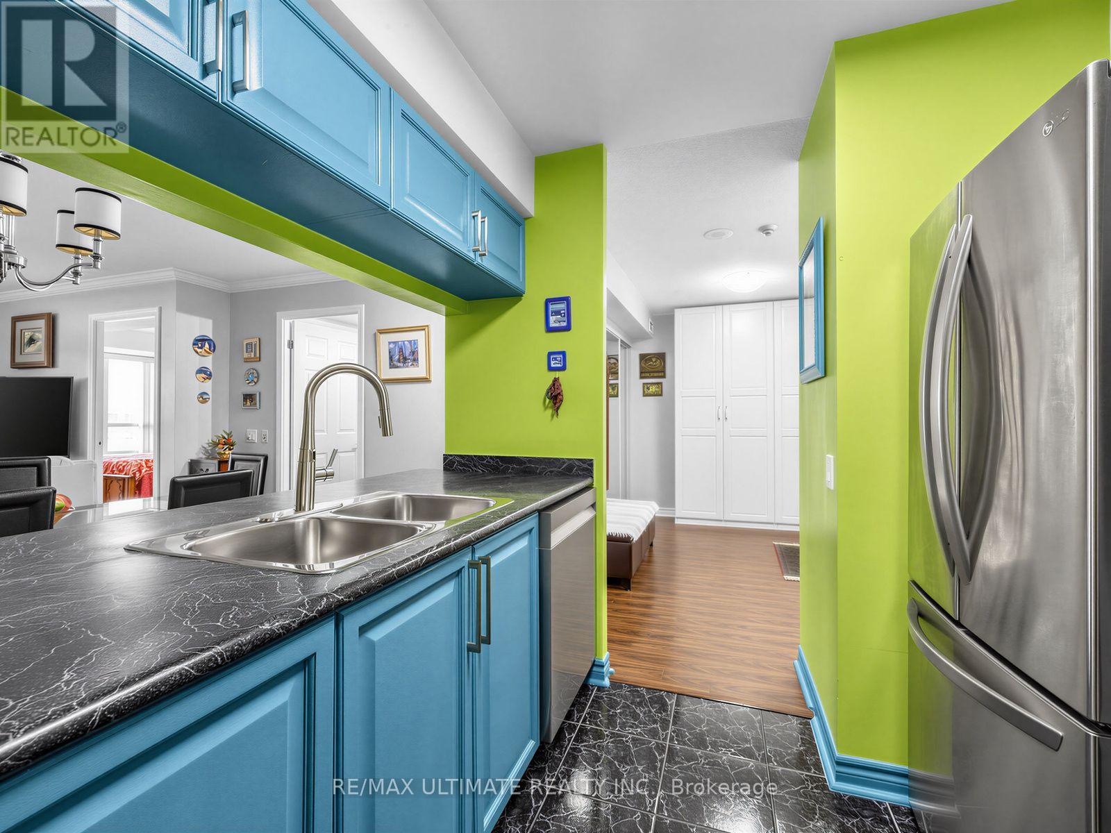 1229 - 18 Mondeo Drive, Toronto, Ontario  M1P 5C8 - Photo 5 - E13750954