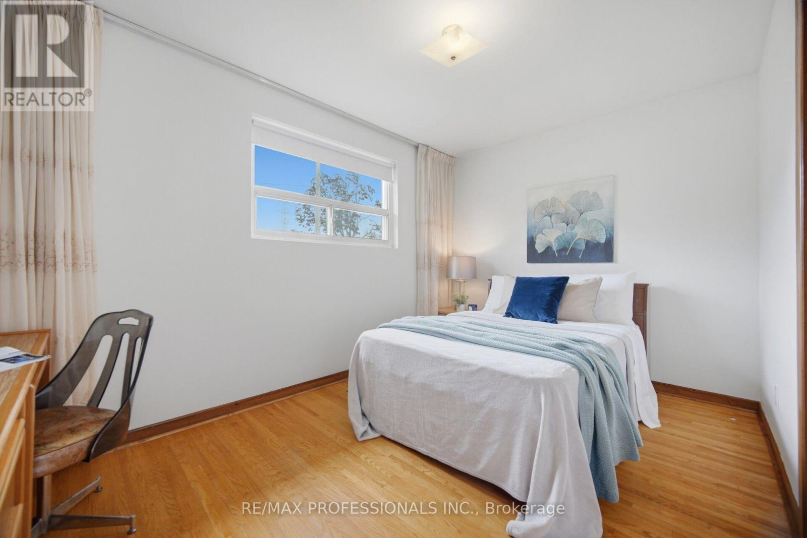 19 Earldown Drive, Toronto, Ontario  M9R 2L4 - Photo 18 - W13749144