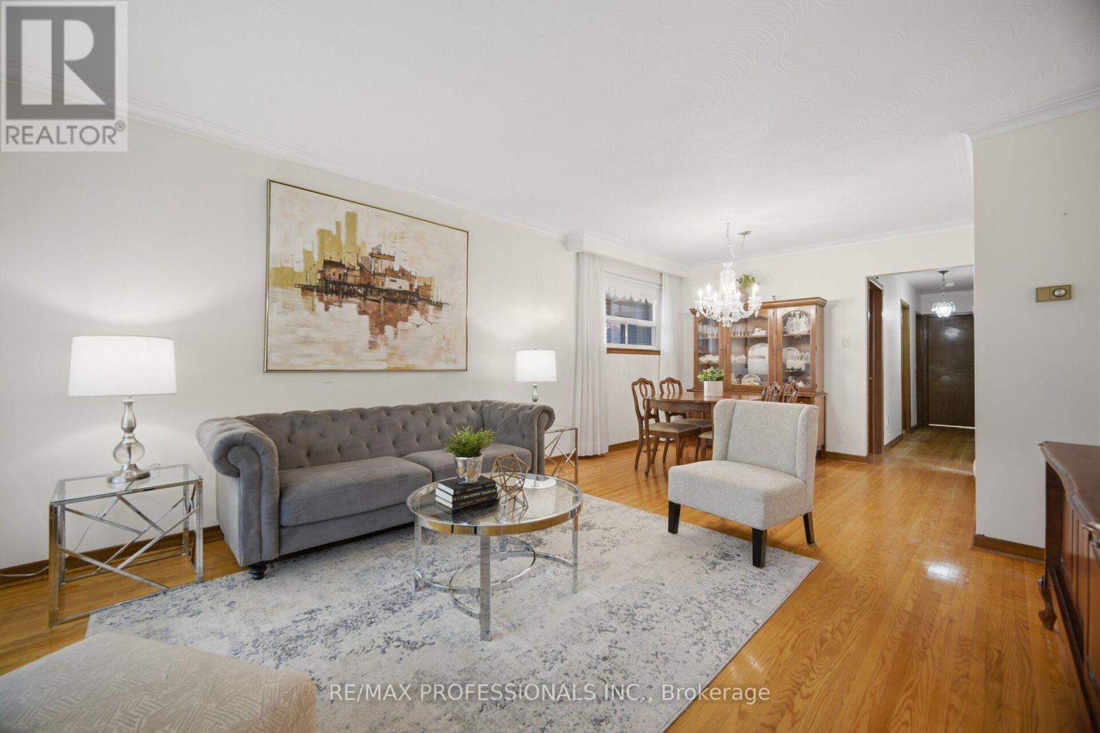 19 Earldown Drive, Toronto, Ontario  M9R 2L4 - Photo 8 - W13749144