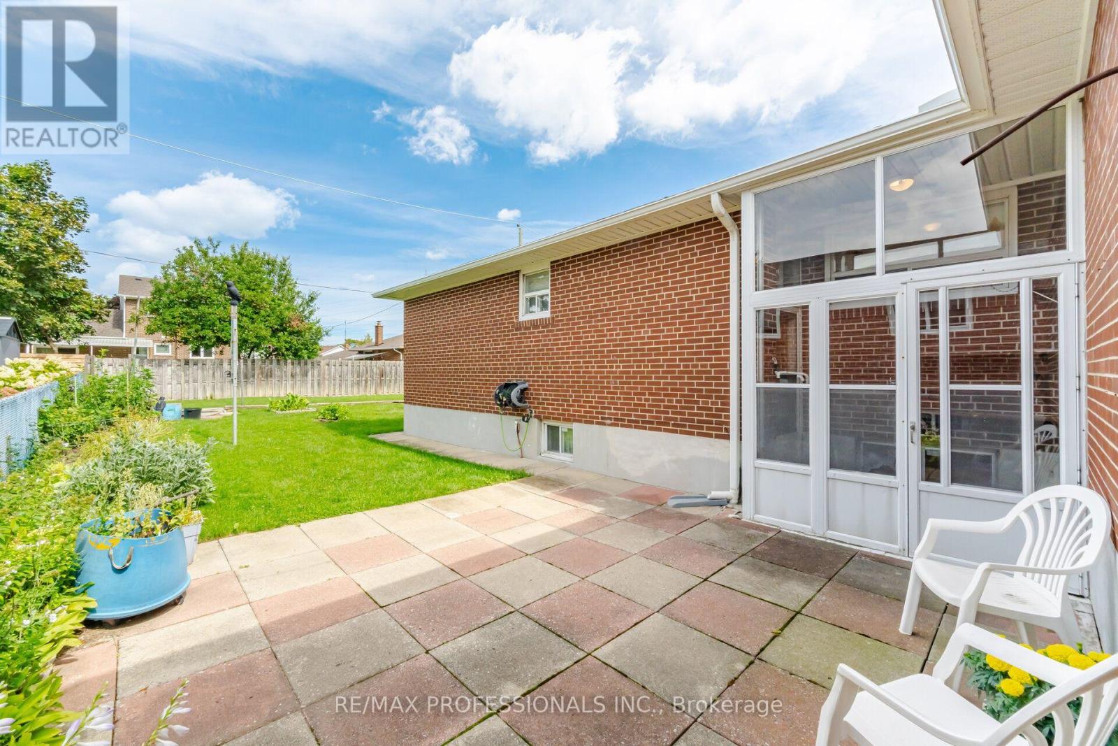 19 Earldown Drive, Toronto, Ontario  M9R 2L4 - Photo 39 - W13749144