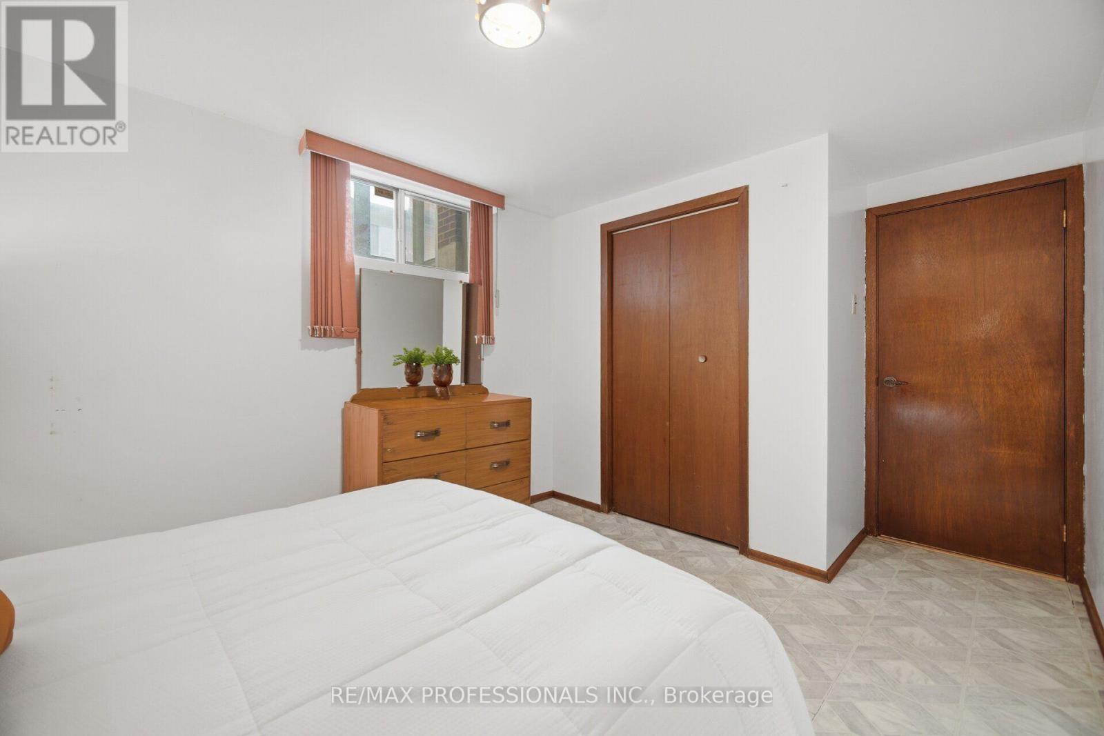19 Earldown Drive, Toronto, Ontario  M9R 2L4 - Photo 33 - W13749144