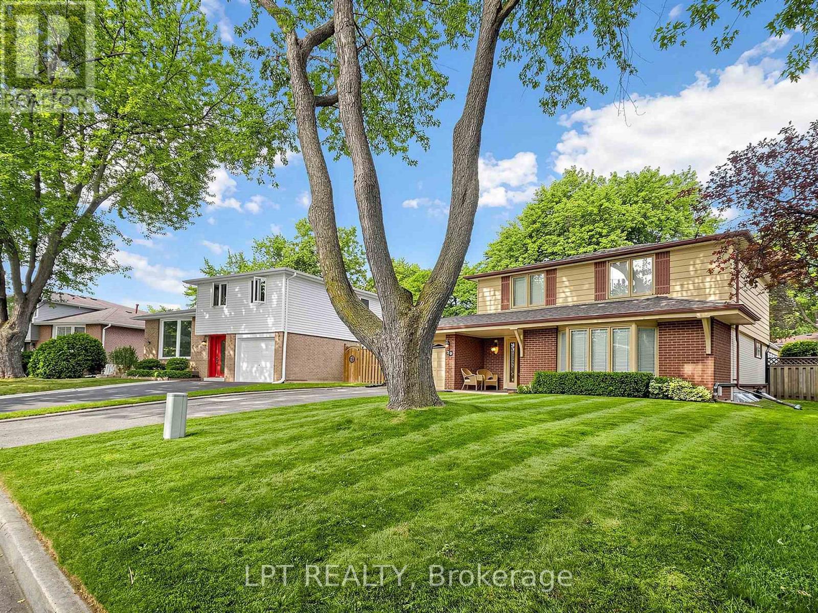 70 Roberts Crescent, Brampton, Ontario  L6W 1G8 - Photo 4 - W13624452