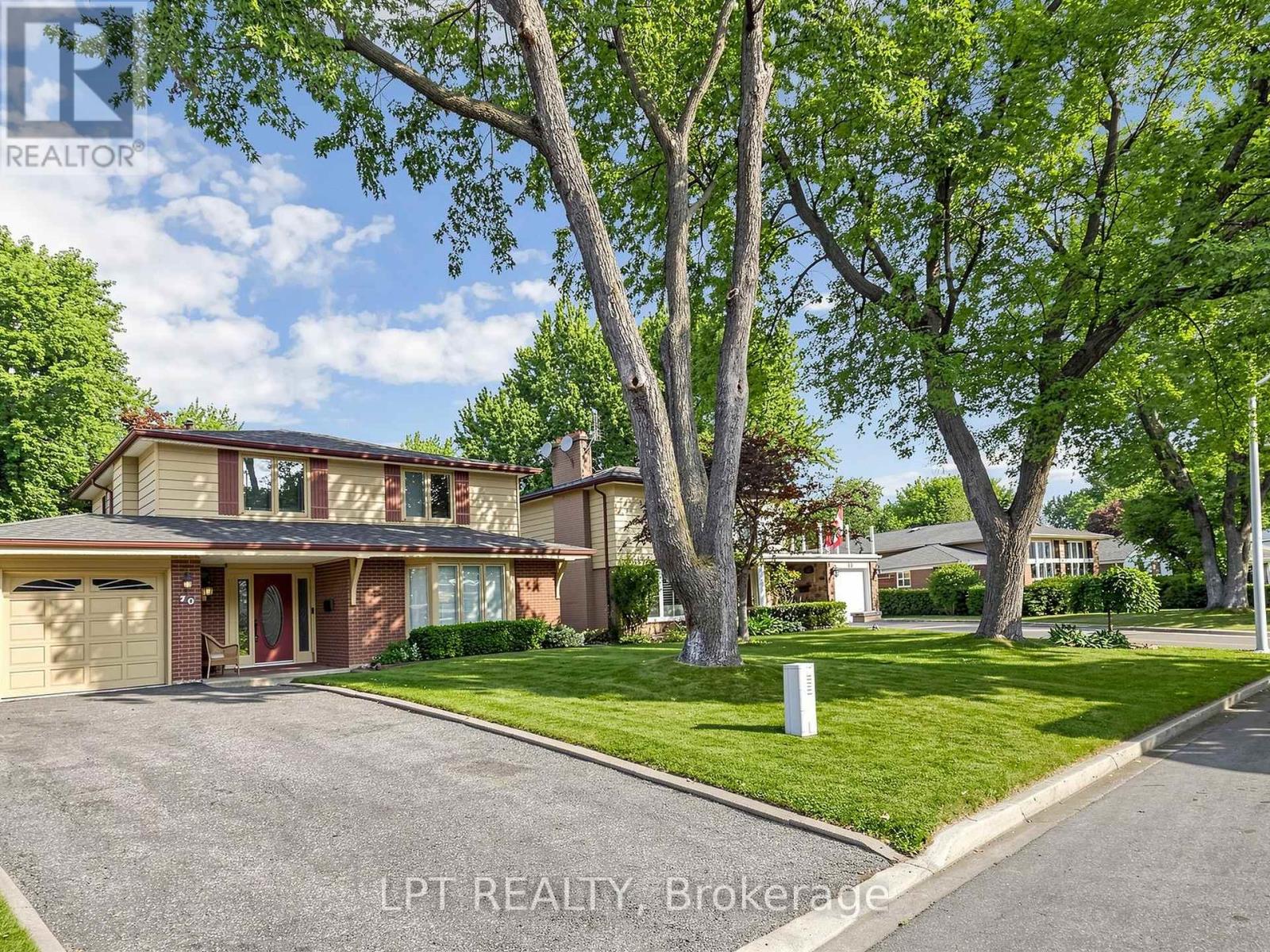 70 Roberts Crescent, Brampton, Ontario  L6W 1G8 - Photo 3 - W13624452