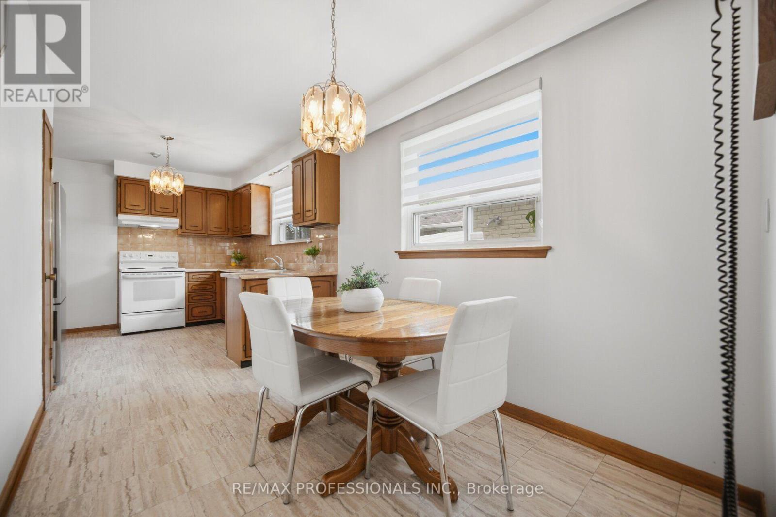 19 Earldown Drive, Toronto, Ontario  M9R 2L4 - Photo 15 - W13749144
