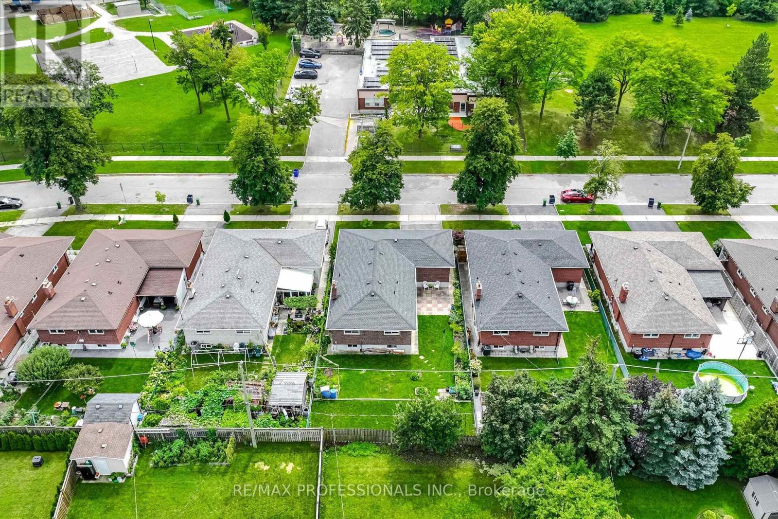 19 Earldown Drive, Toronto, Ontario  M9R 2L4 - Photo 45 - W13749144