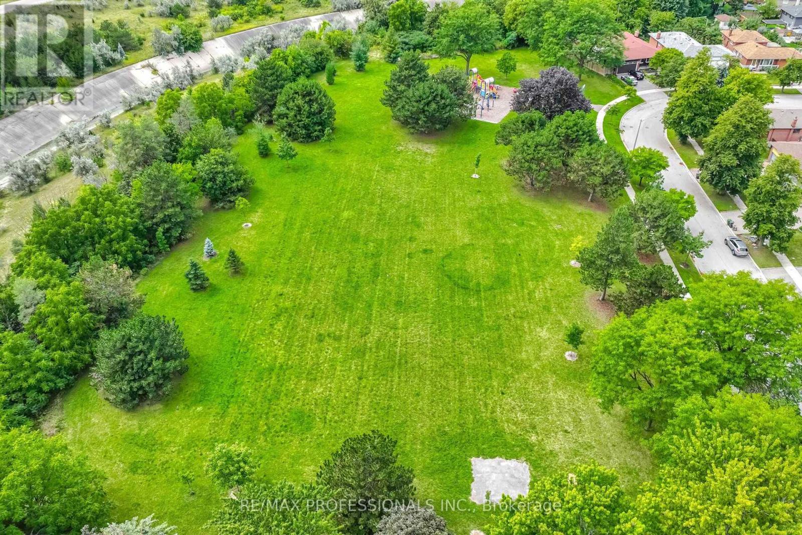 19 Earldown Drive, Toronto, Ontario  M9R 2L4 - Photo 49 - W13749144