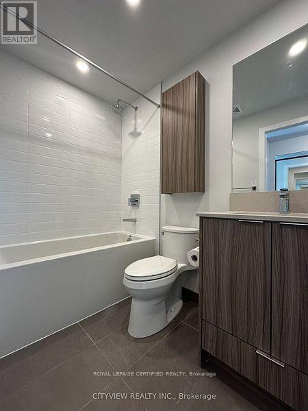 1904 - 430 Square One Drive, Mississauga, Ontario  L5B 0L6 - Photo 9 - W13740300